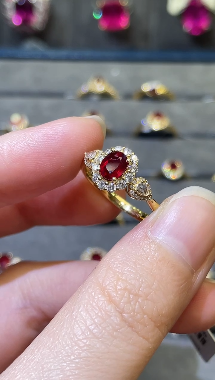 【闪购商品】红宝石戒指18K金镶嵌0.77ct