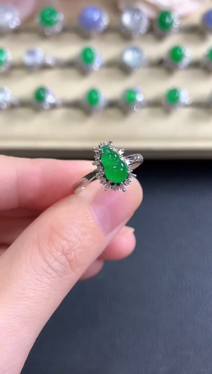 18K金镶嵌戒指翡翠冬日珠宝Q114