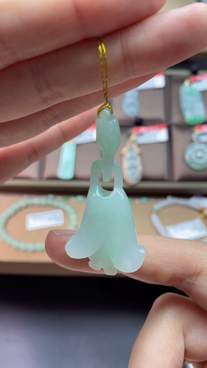 【闪购商品】翡翠颈饰未镶嵌玲兰花