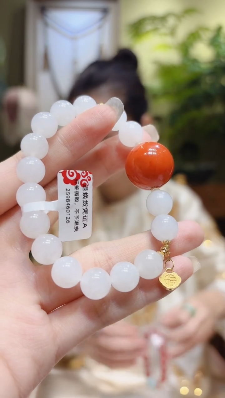 【闪购商品】和田玉手串18K金镶嵌南红顶珠和田玉手串