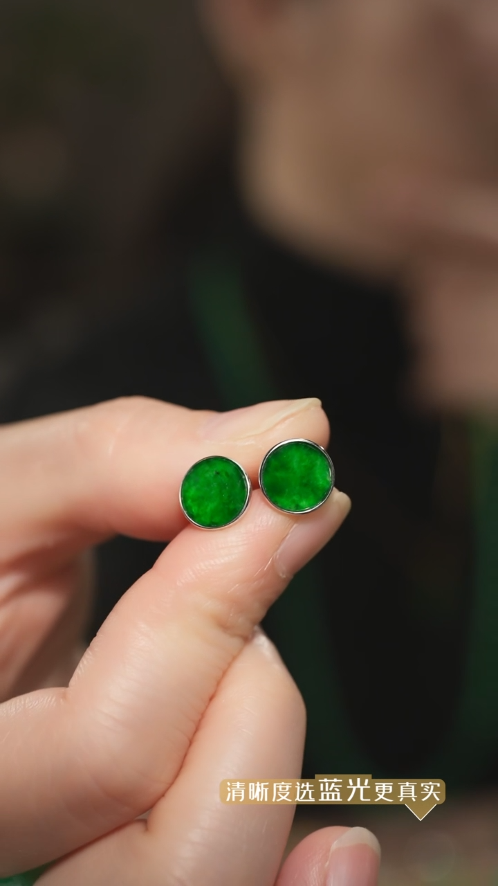 【闪购商品】翡翠耳钉18K金镶嵌辣绿翡翠圆盘耳钉