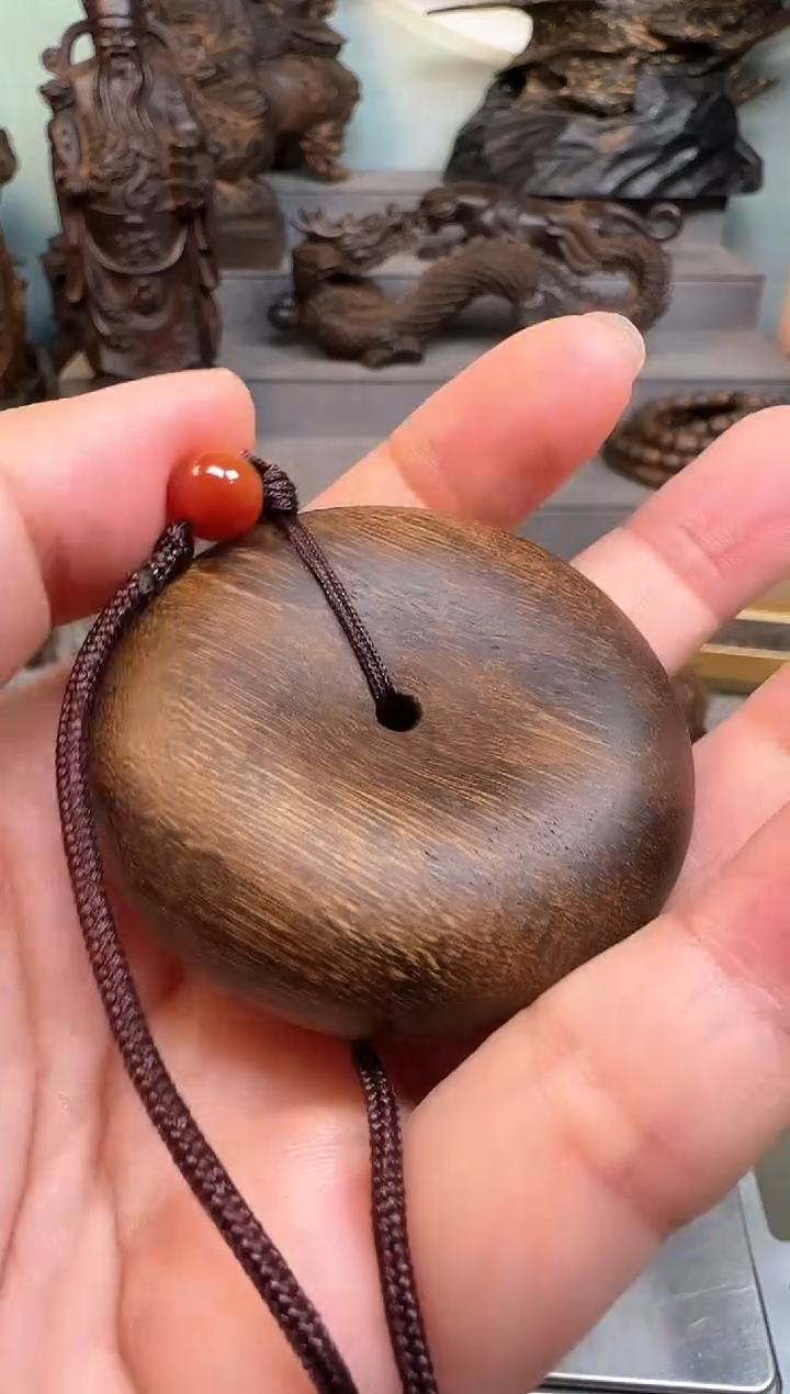 【闪购商品】沉香木吊坠越南顺化紫棋大平安扣