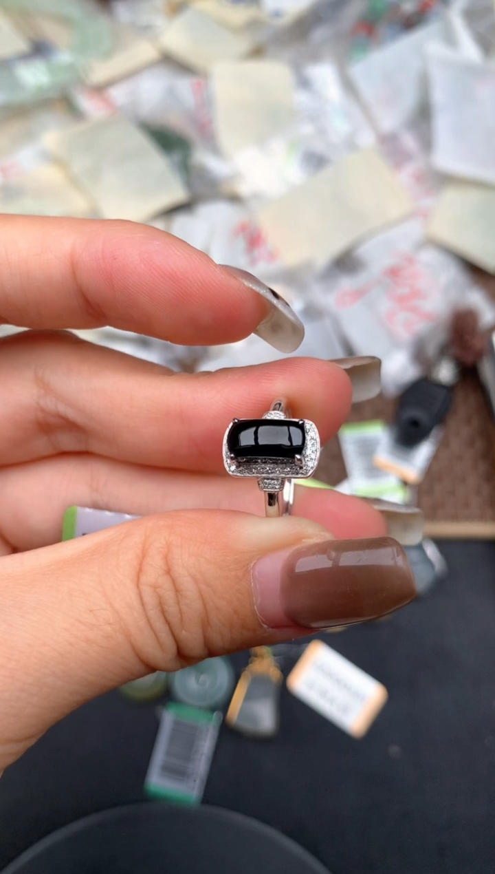 18K金镶嵌挂件翡翠一13圈