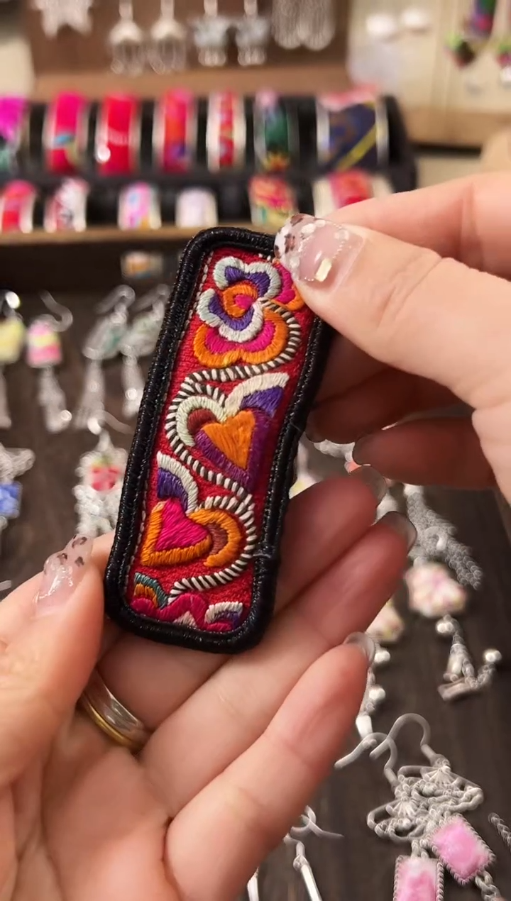 【闪购商品】织绣民族风老绣饰品151