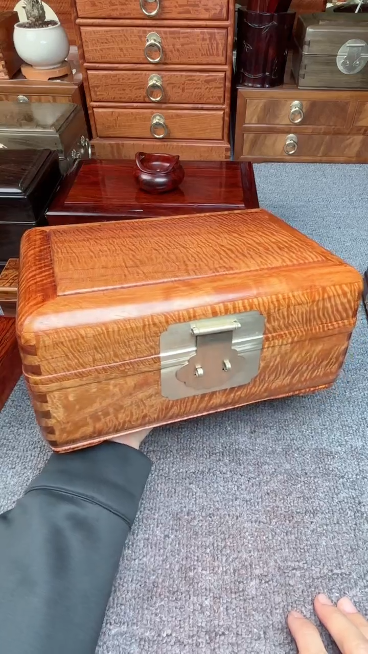 老板娘推荐高工缅花水波纹面包盒