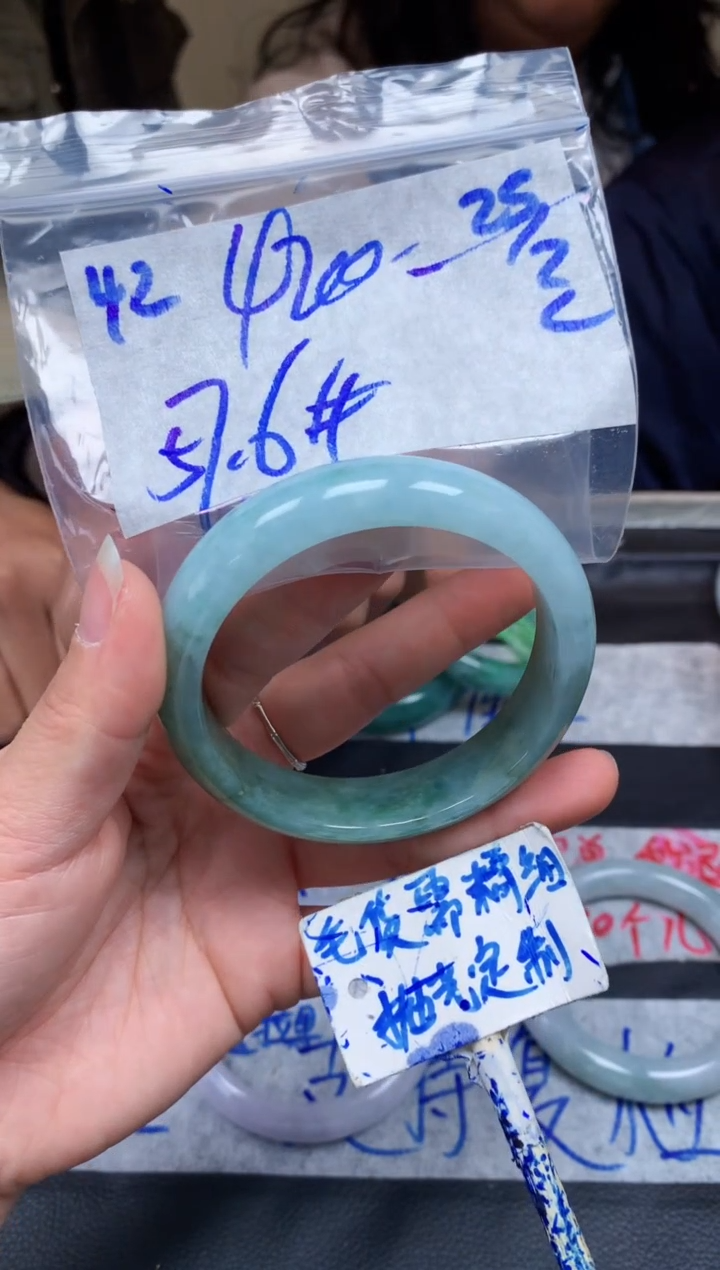 【闪购商品】定制翡翠未镶嵌42毛货需精细抛光手镯多样性拍一发一