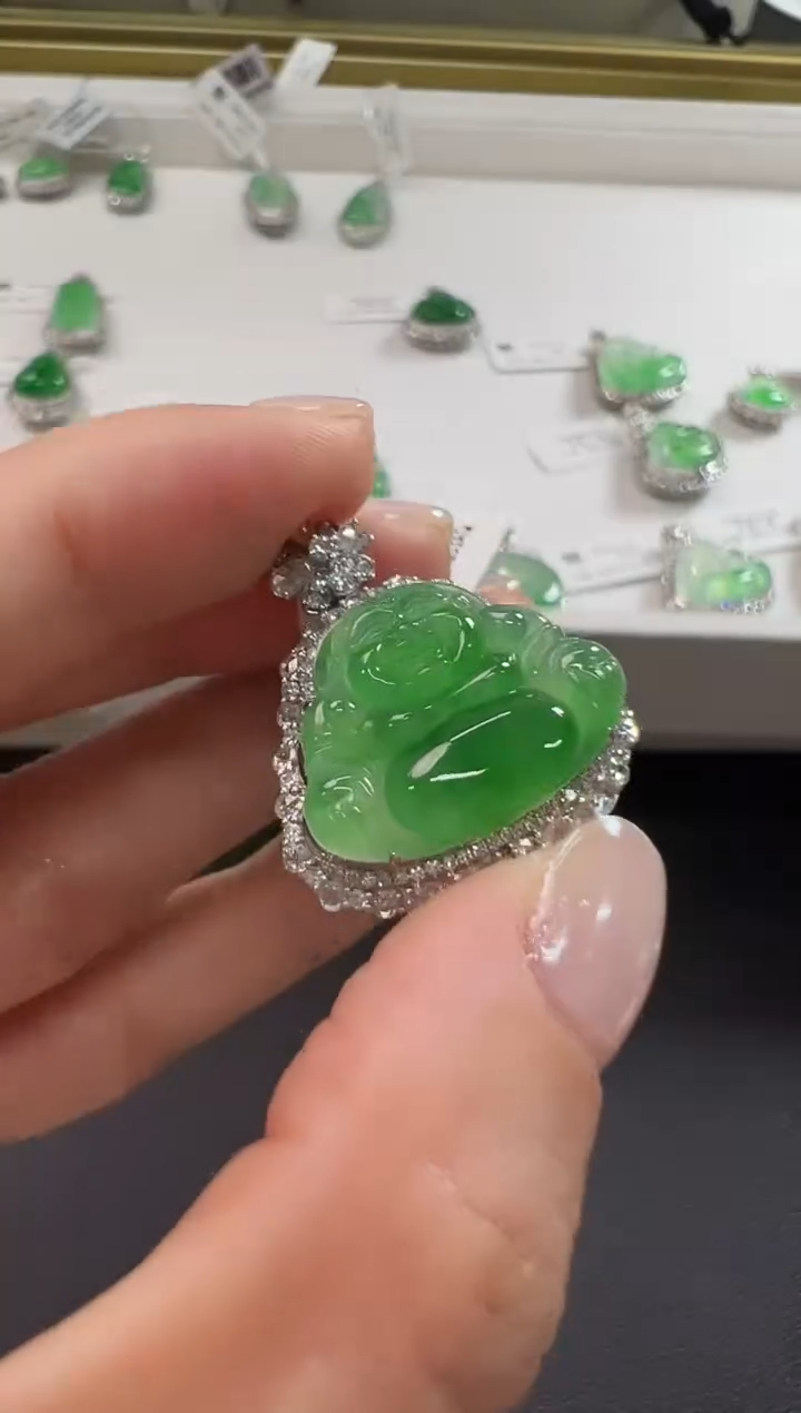 颈饰18K金镶嵌翡翠KBSZ1204-031