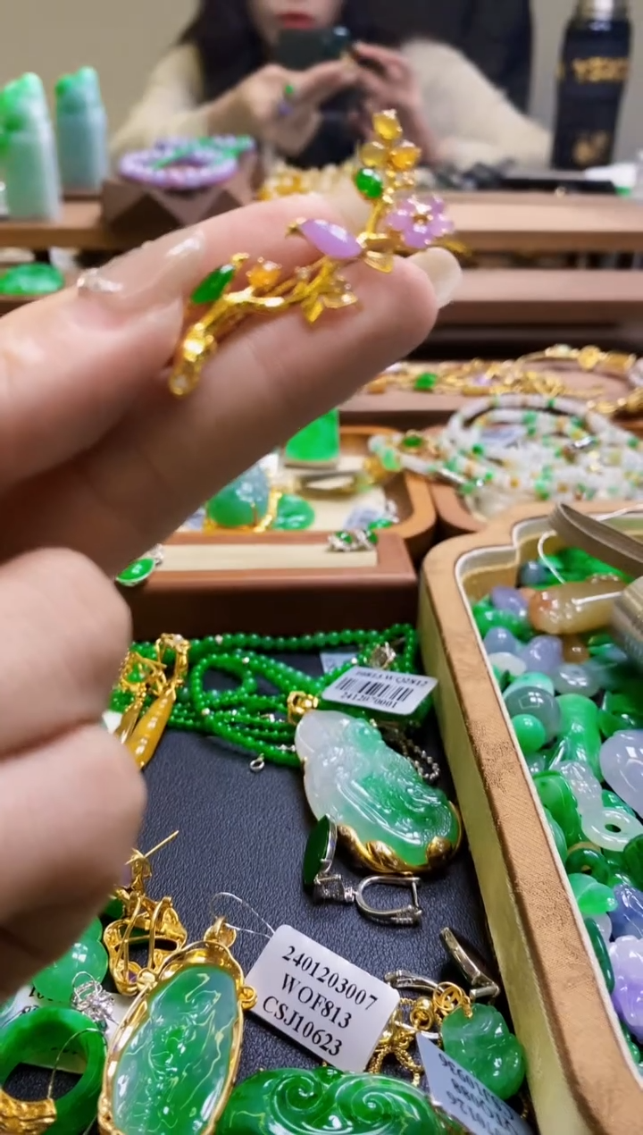 【闪购商品】定制翡翠18K金镶嵌吊坠