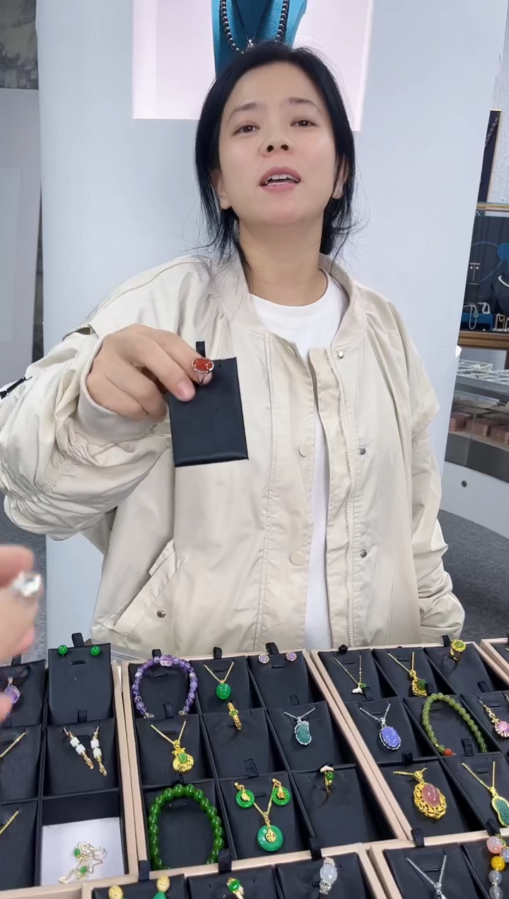 【闪购商品】石英质玉颈饰未镶嵌123多样性发其一