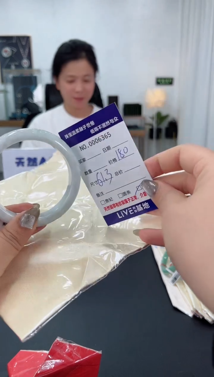 【闪购商品】翡翠手镯未镶嵌天然翡翠A货