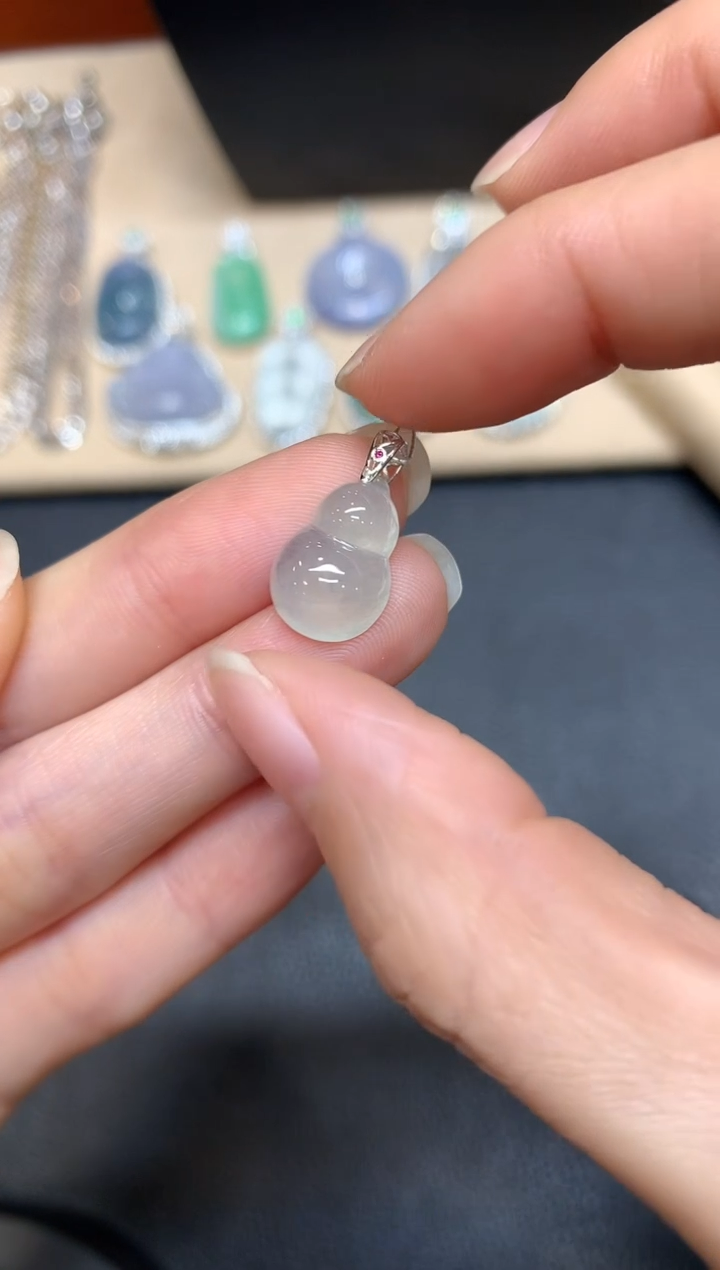 【闪购商品】翡翠吊坠(不含链)18K金镶嵌葫芦【无服务费多样性发其一