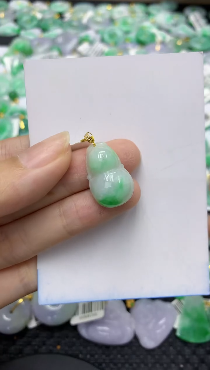 翡翠18K金镶嵌颈饰1111111111