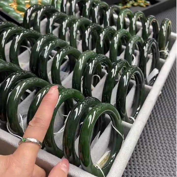 【老郑家】和田玉手镯一支  (多样性发1件)  