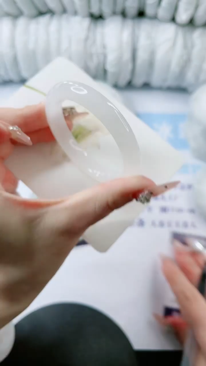 【闪购商品】石英质玉手镯未镶嵌多样性发货L291