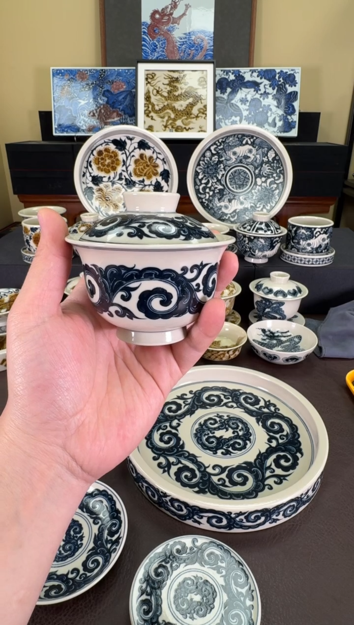 【闪购商品】二号釉卷草纹盖碗