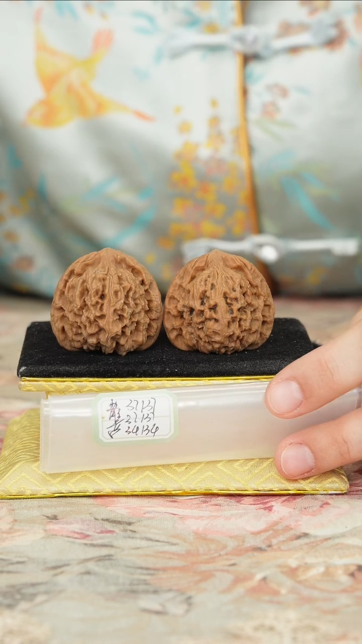 【闪购商品】文玩核桃把件赵喜满南将石