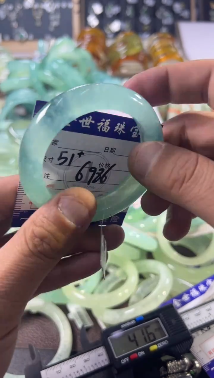 未镶嵌蛇纹石玉手镯1