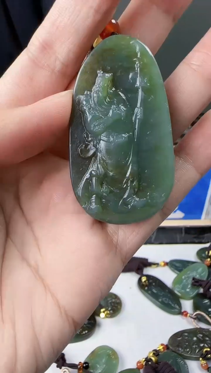 和田玉未镶嵌颈饰1