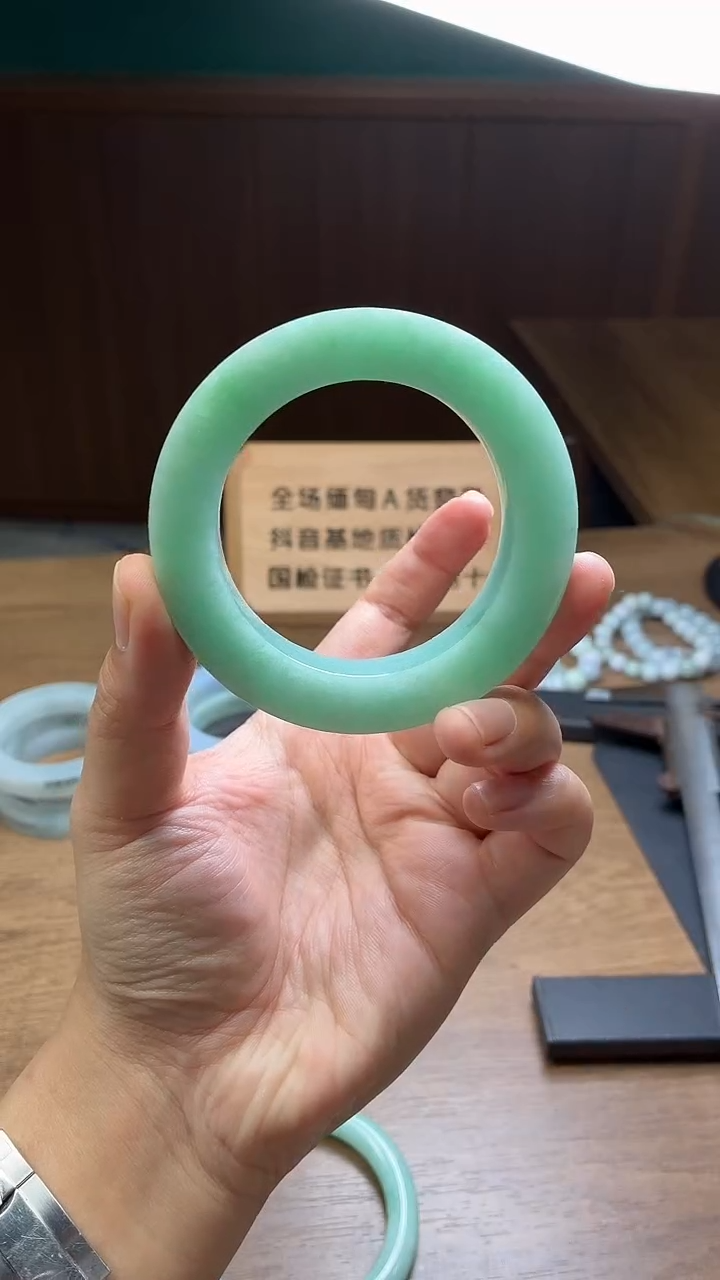 未镶嵌手镯定制翡翠我****子定制