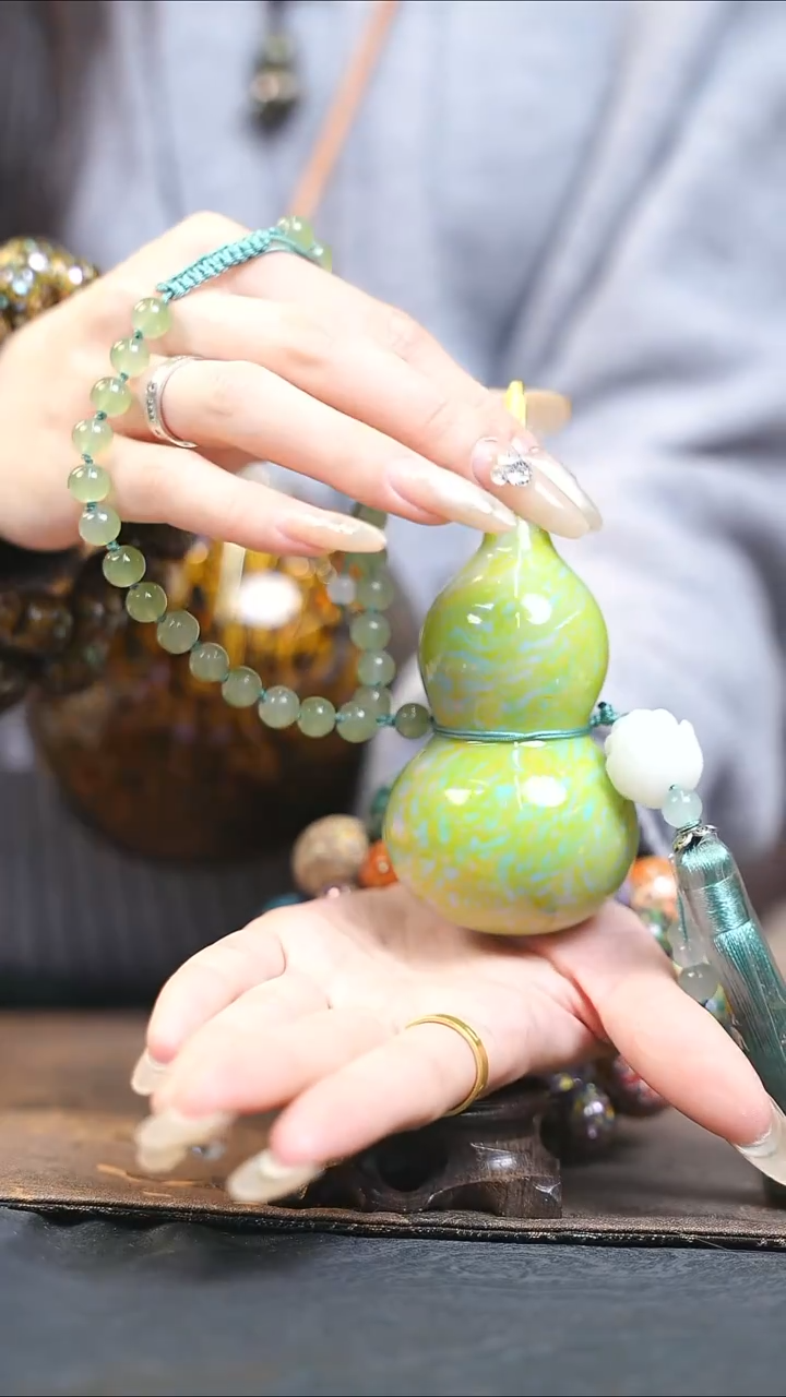 【闪购商品】XM073漂漆精致小手捻{未开口}