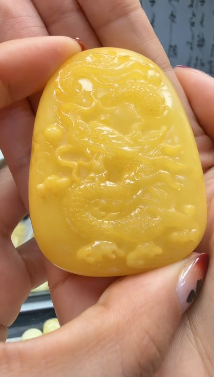 裸石琥珀未镶嵌如图