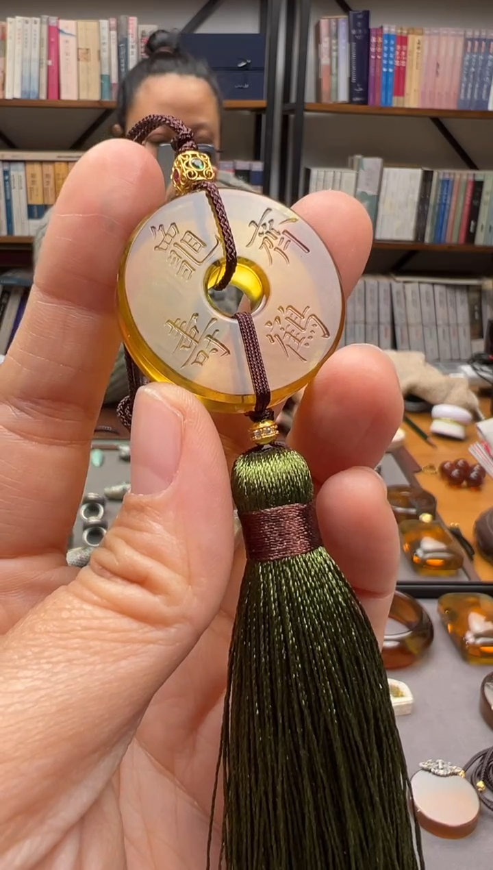 【闪购商品】琥珀颈饰未镶嵌车挂龟鹤齐寿
