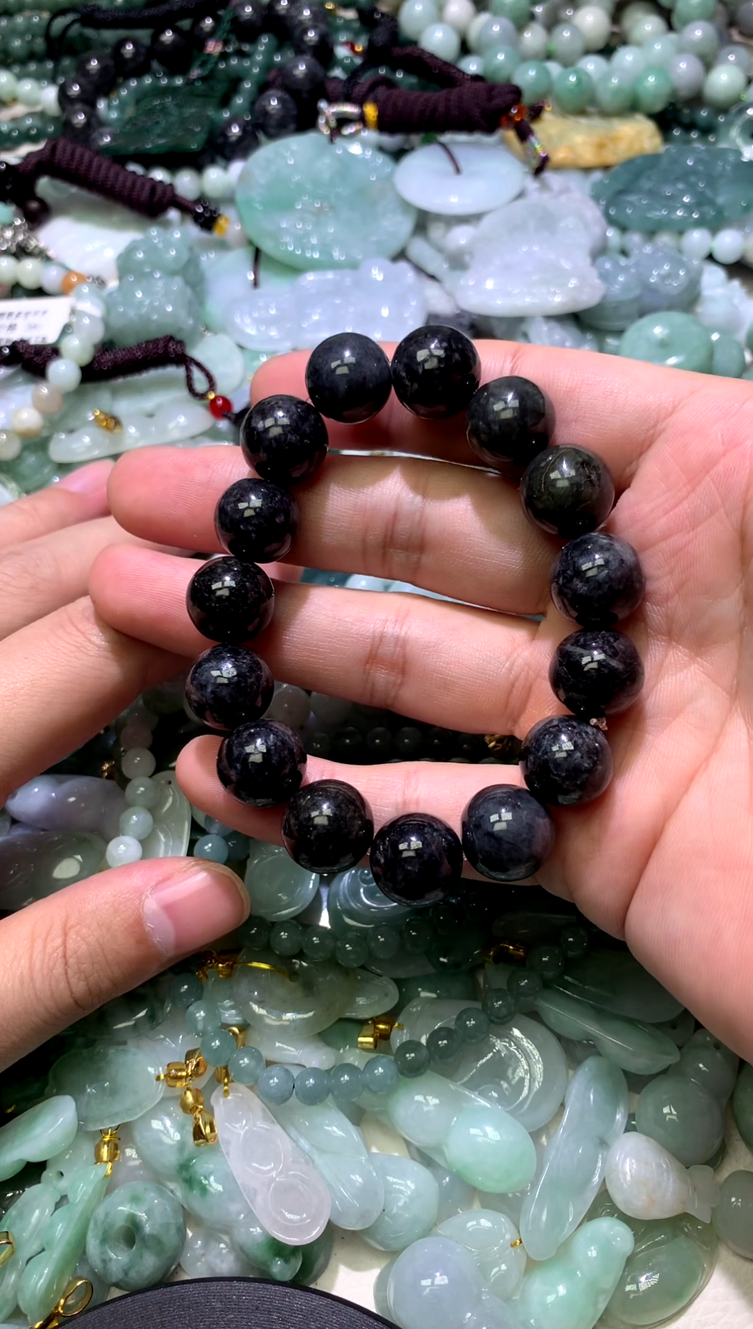 颈饰未镶嵌翡翠1