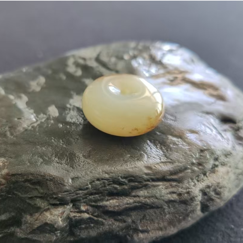 LYM0836和田玉24mm挂件扣11.48g
