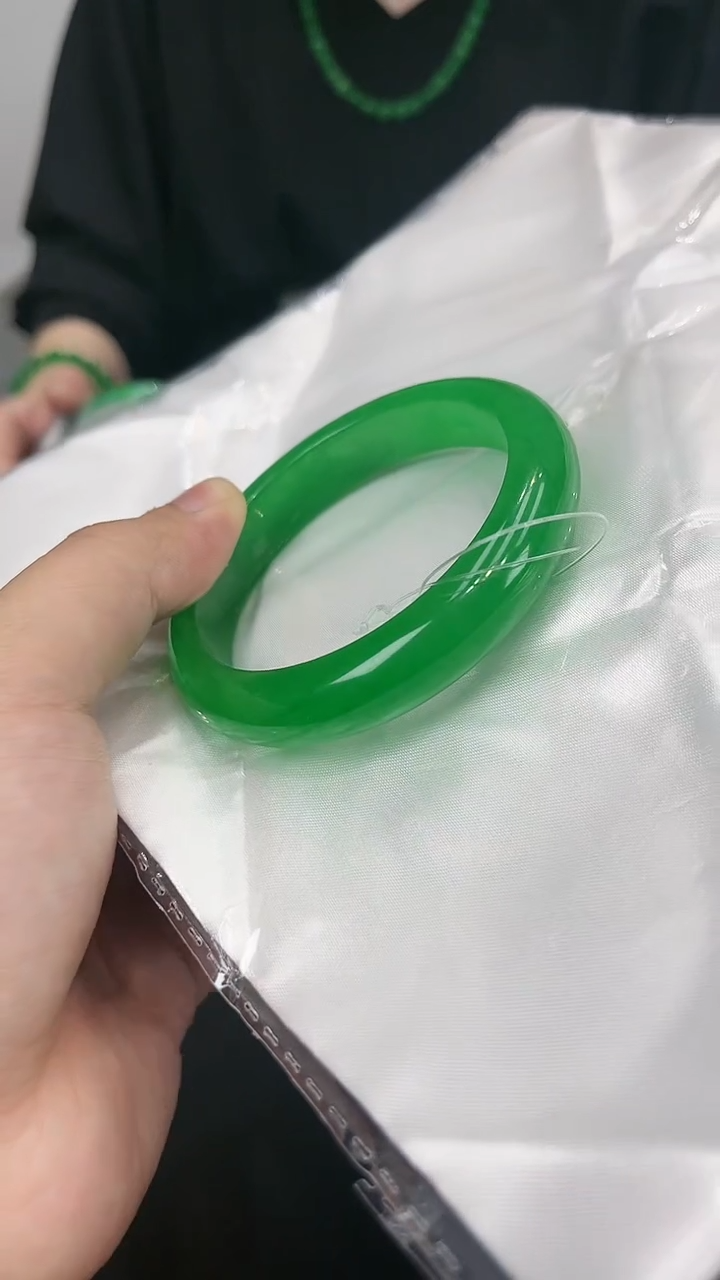 【闪购商品】砖雕s15 冰辣阳绿手镯 圈口53