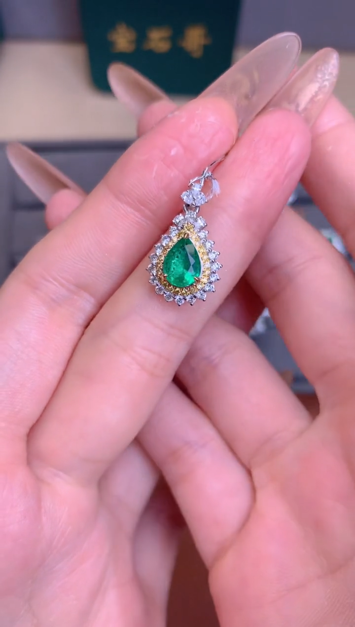 【闪购商品】祖母绿吊坠(不含链)18K金镶嵌0.82CT