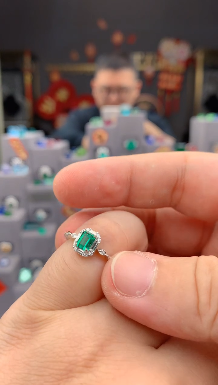 【闪购商品】祖母绿戒指18K金镶嵌50分祖母绿戒指