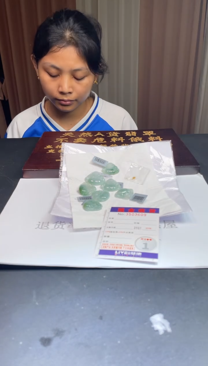 未镶嵌定制翡翠未抛光毛货多样性发其一拍一发一3609配金扣