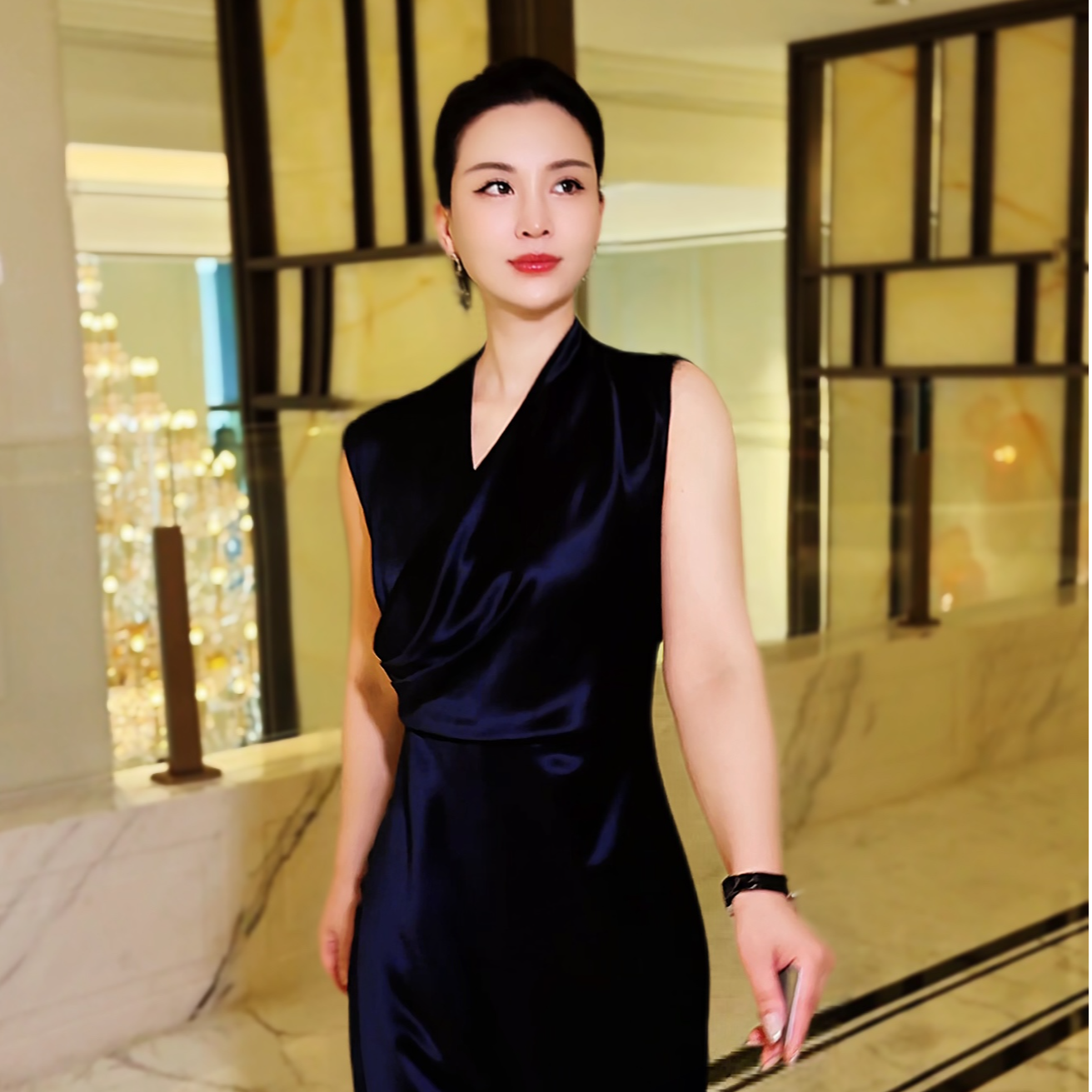 【NNC】“优雅包臀”睿智蓝无袖显瘦侧开叉V领醋酸黑色气质连衣裙长款