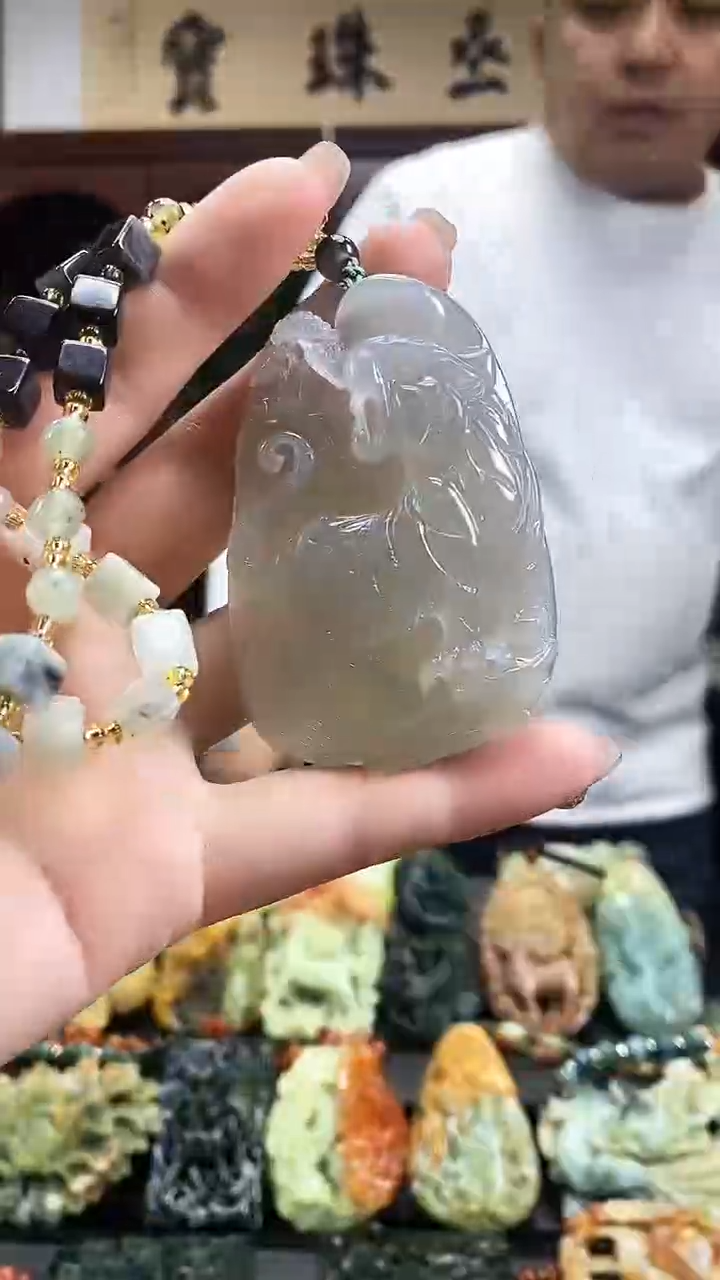 【闪购商品】蛇纹石玉吊坠未镶嵌·