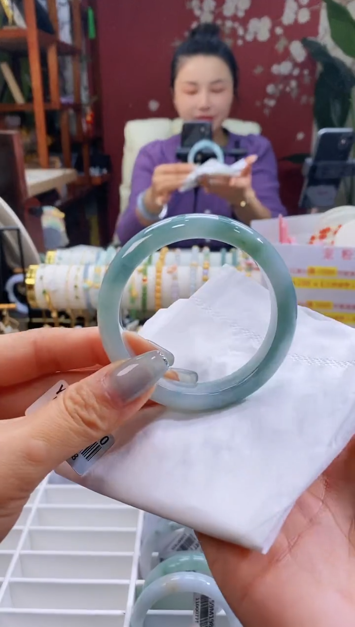 【闪购商品】翡翠手镯未镶嵌58圈口52-54/12.6*7.7