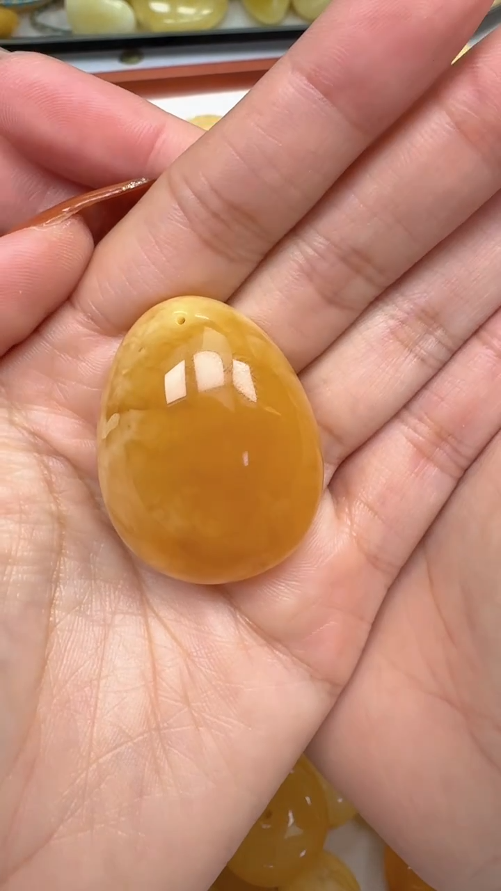 裸石琥珀未镶嵌如图