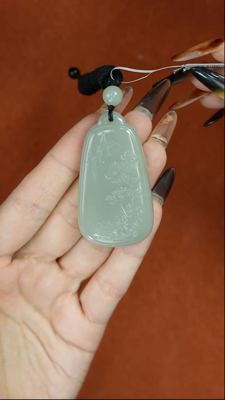 吊坠(赠链)未镶嵌和田玉且末近矿微色差m