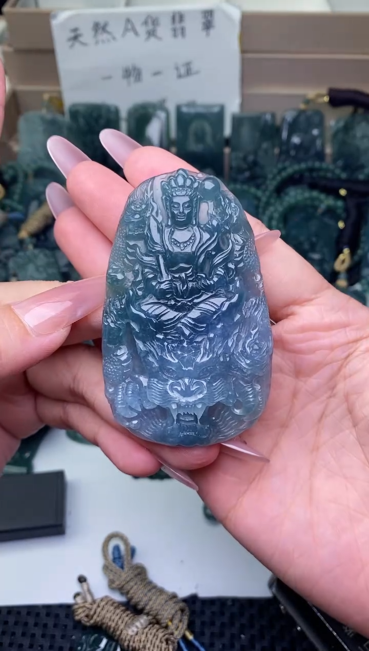 颈饰未镶嵌翡翠          