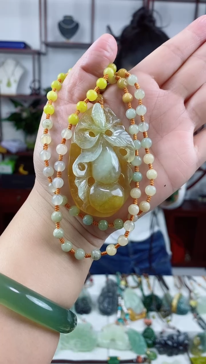 未镶嵌岫玉颈饰葫芦
