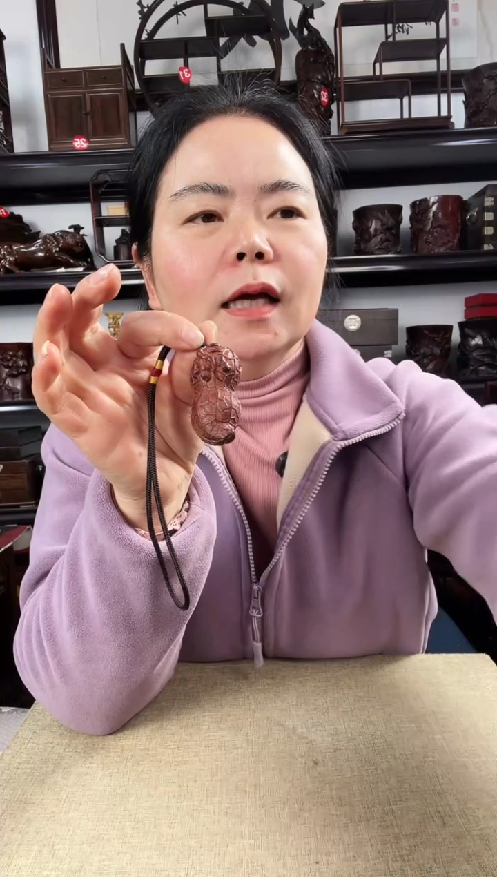 木花生手把件老李红木工艺品