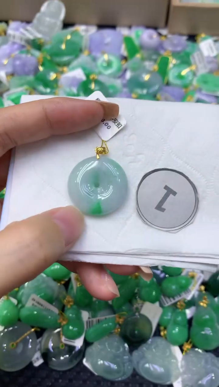 颈饰未镶嵌翡翠天然缅甸翡翠A货