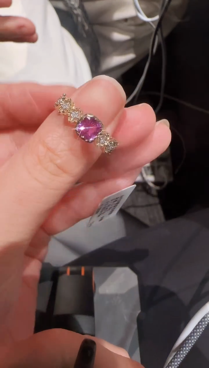 【闪购商品】彩色蓝宝石戒指18K金镶嵌精选H-1克拉戒指