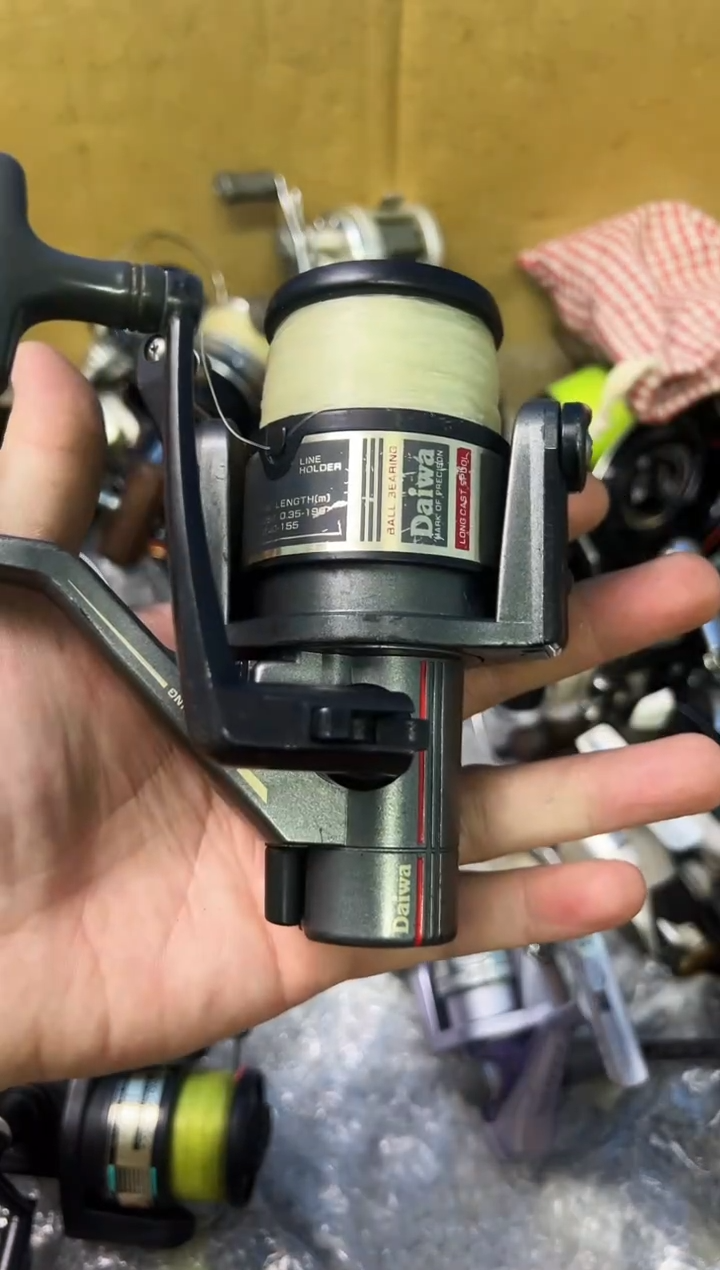 蟹*板微瑕钓鱼轮，直播间讲解为准，看清楚再拍，如有拆卸不退换