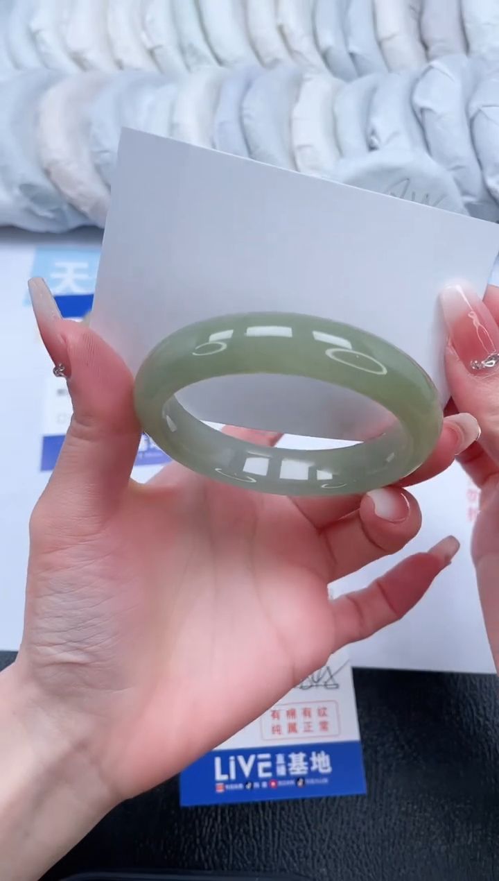 【闪购商品】石英质玉手镯未镶嵌T263-54.5