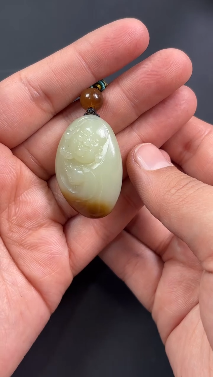 【闪购商品】和田玉吊坠(赠链)未镶嵌若羌微色差