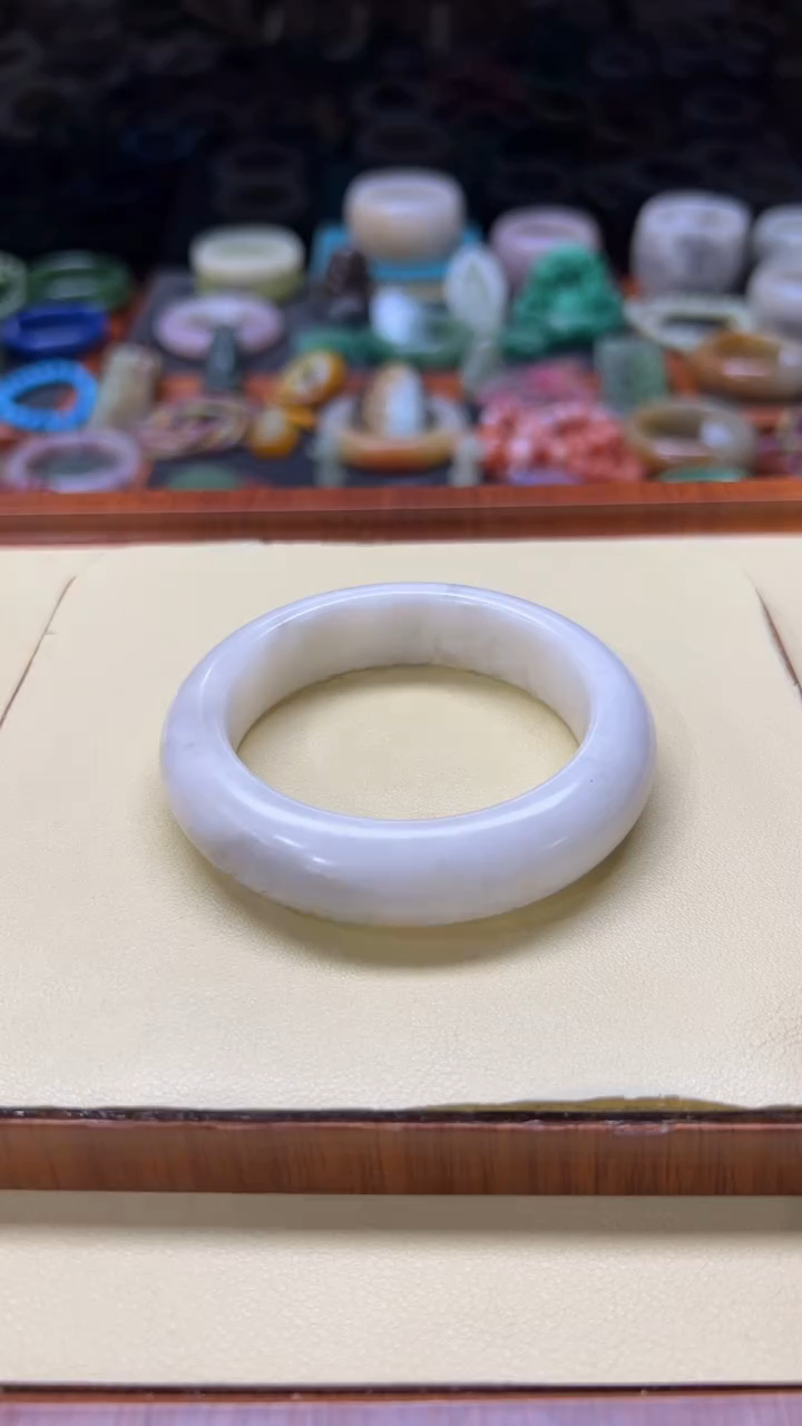 未镶嵌手镯石英质玉霓**衣164