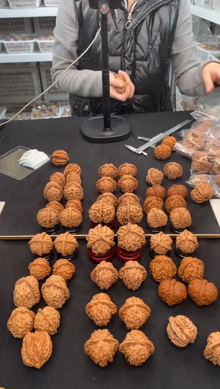 【闪购商品】文玩核桃把件汉高楼41