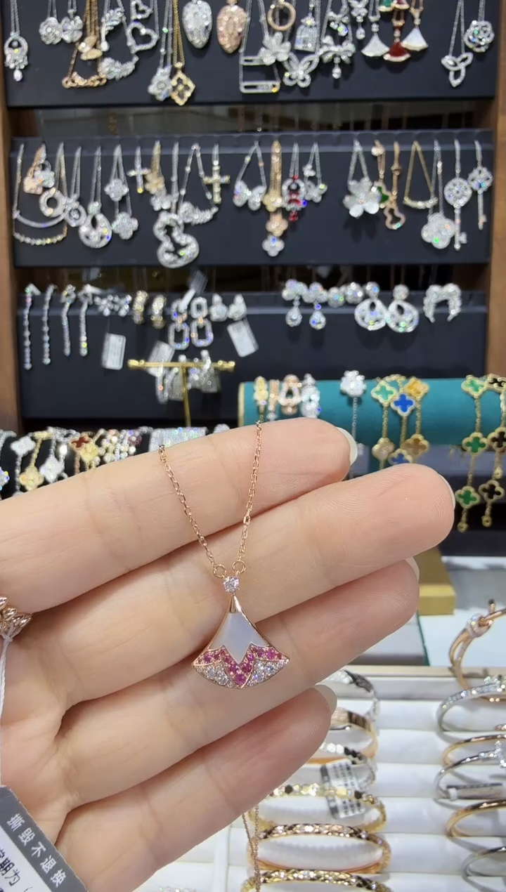 项链18K金镶嵌钻石项链