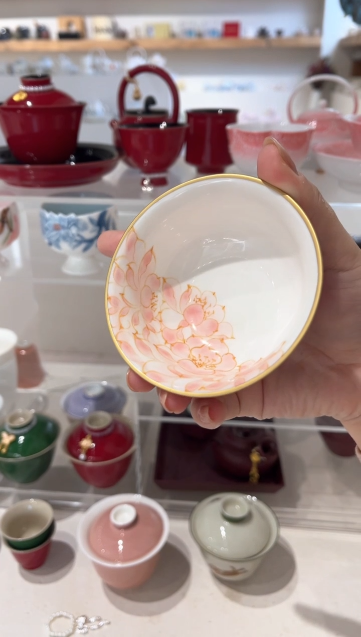 【闪购商品】胭脂红—手绘莲瓣—普洱主人杯