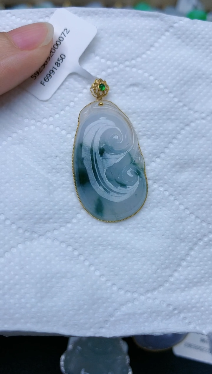 翡翠18K金镶嵌颈饰天然缅甸A货翡翠